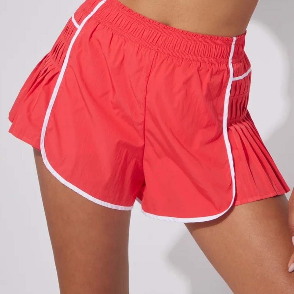 Yogalicious Radiant Courtyard Chic 2in1 shorts in Hibiscus color